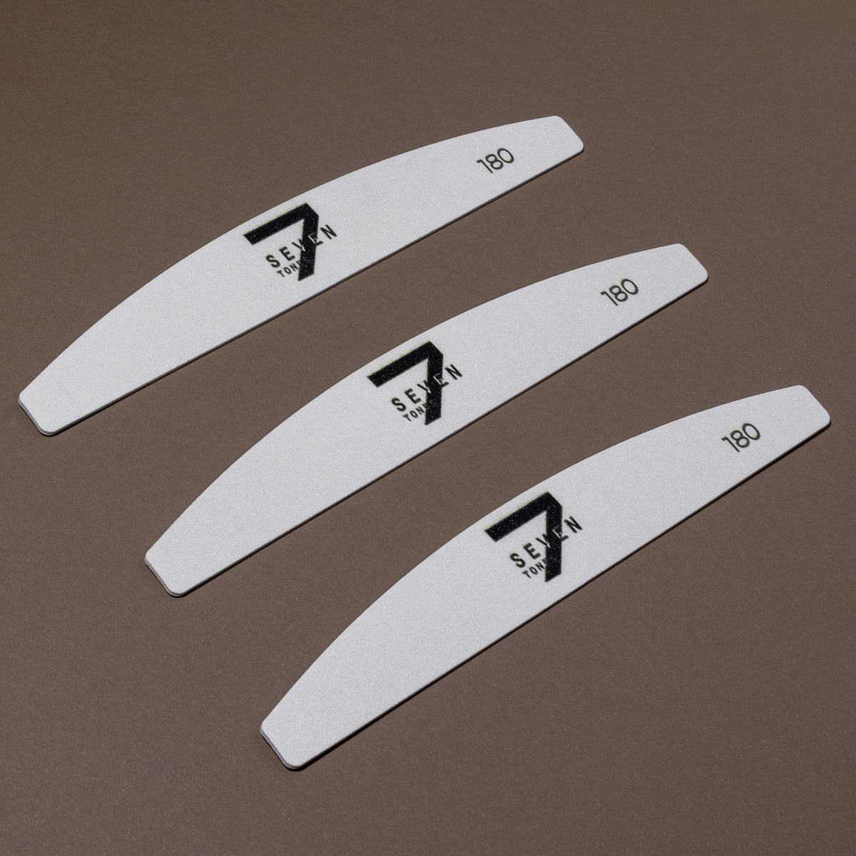 Préparation de l'ongle à la lime grain 180 Seven Tones - manucure à la lime Ongles Pro